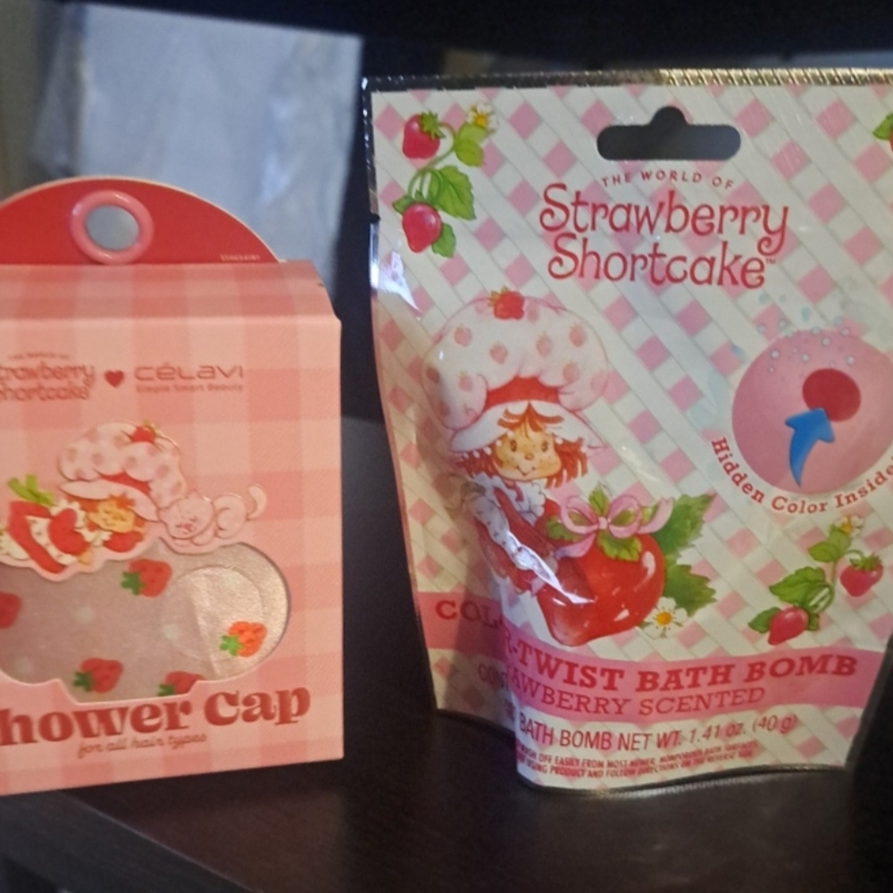 Strawberry Shortcake Pink Twist Bath Bomb - Strawberry Scented